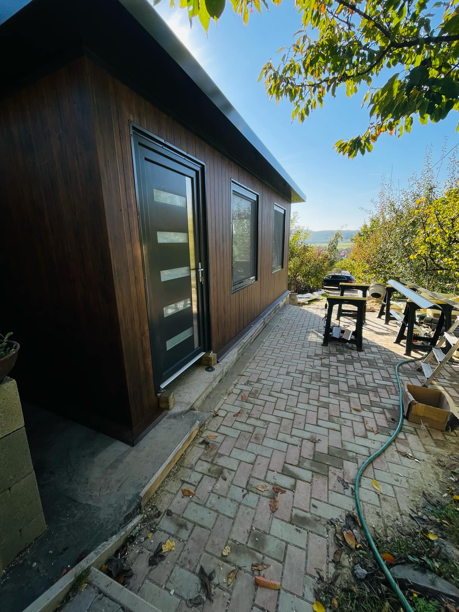 Szendvicspanel Nyaraló DIÓ-antracit színben  50m2