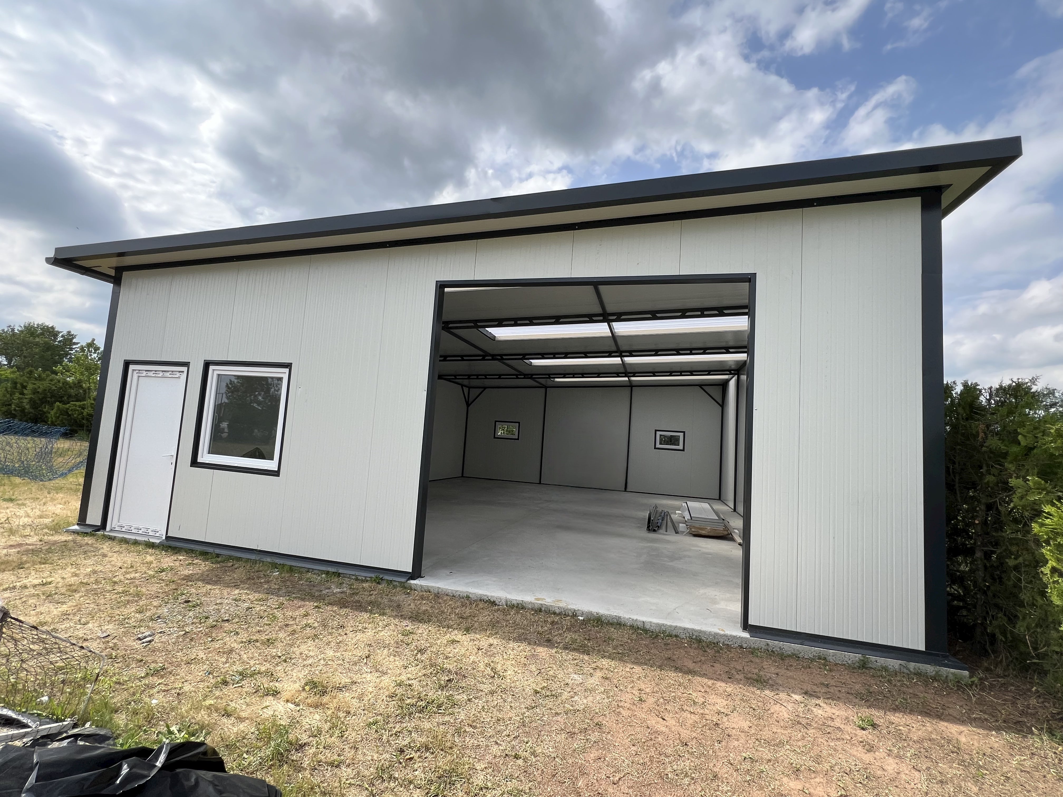Szendvicspanel Műhely 12x9m