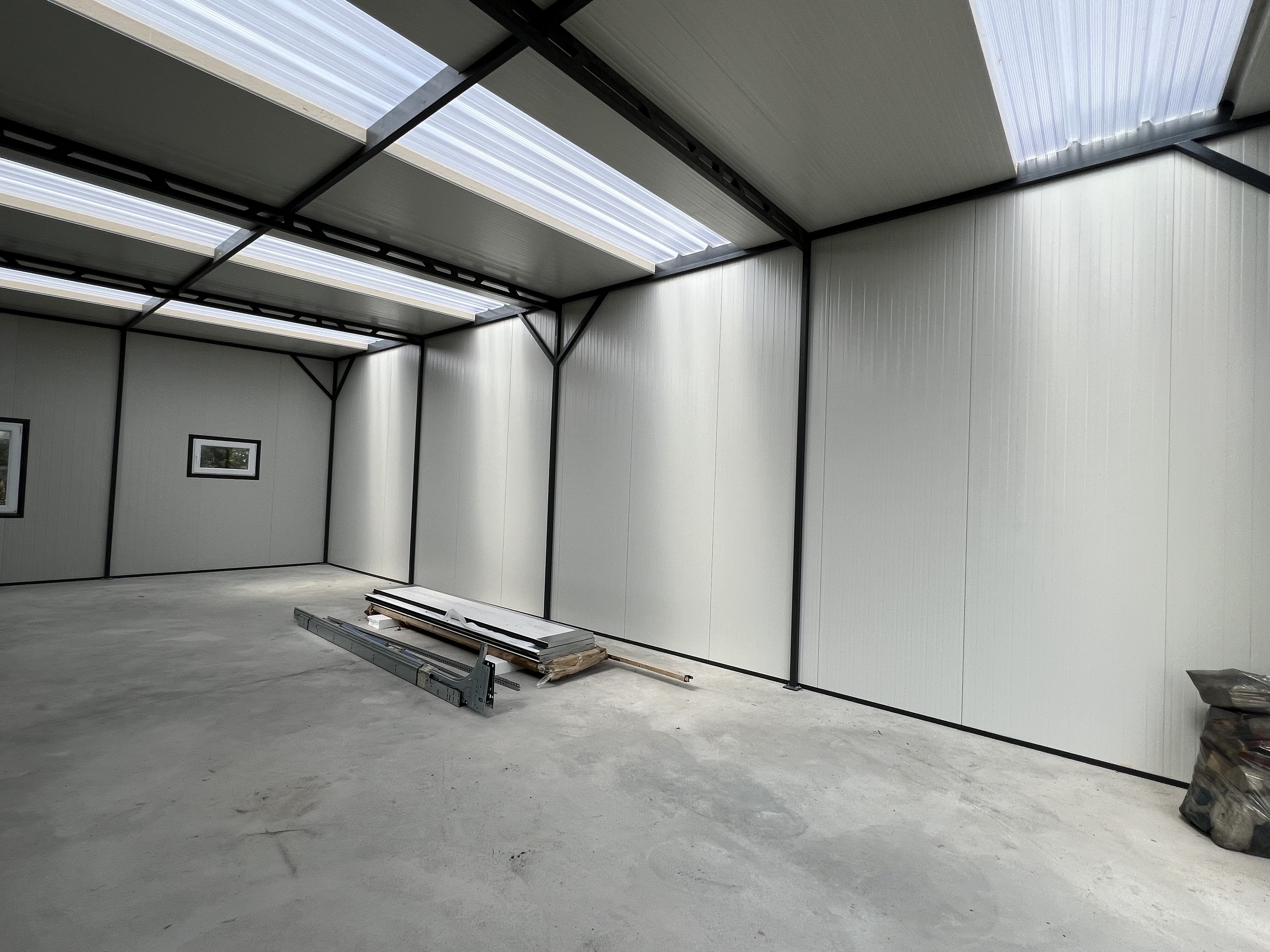 Szendvicspanel Műhely 12x9m