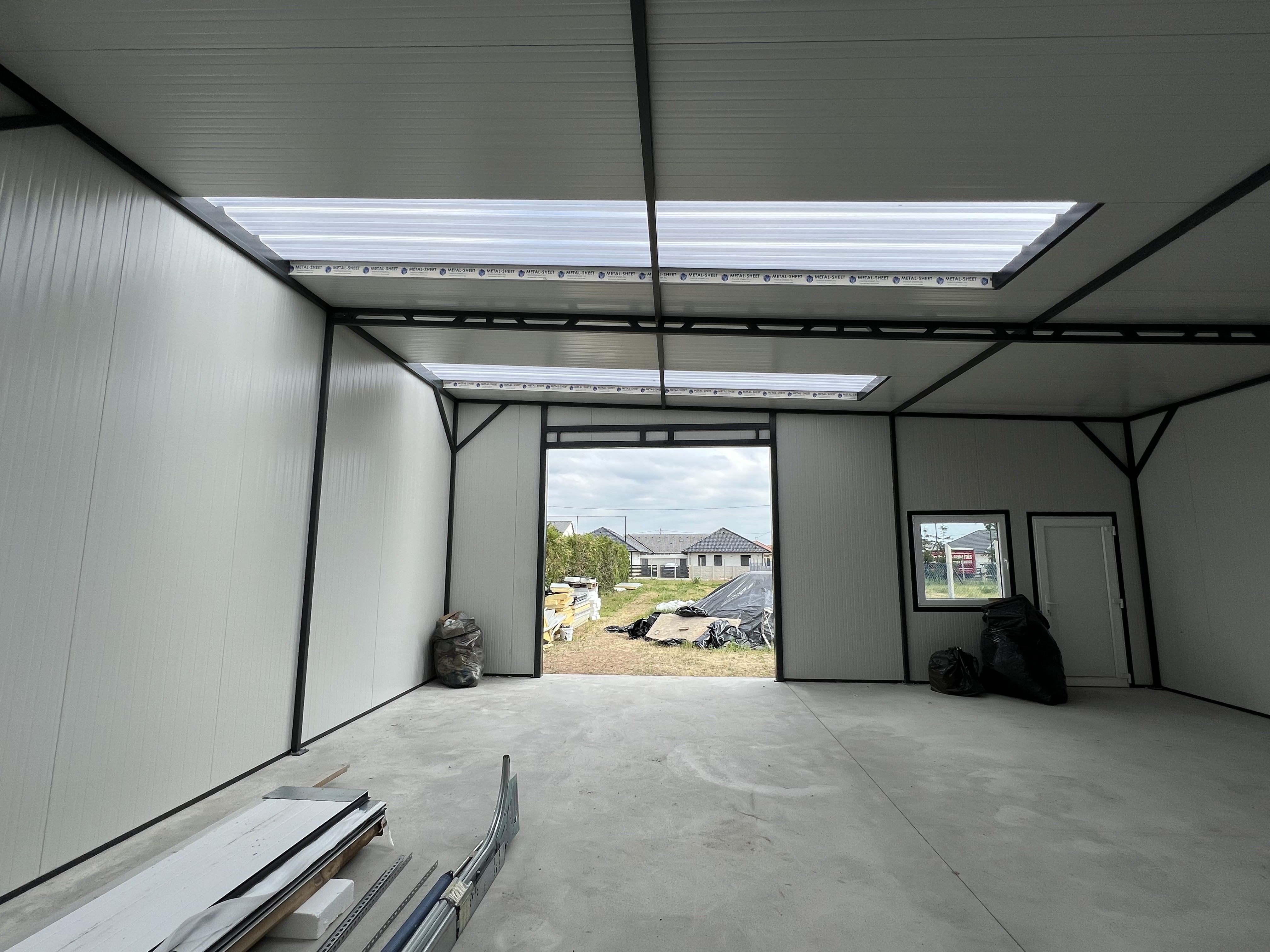 Szendvicspanel Raktár 108m2