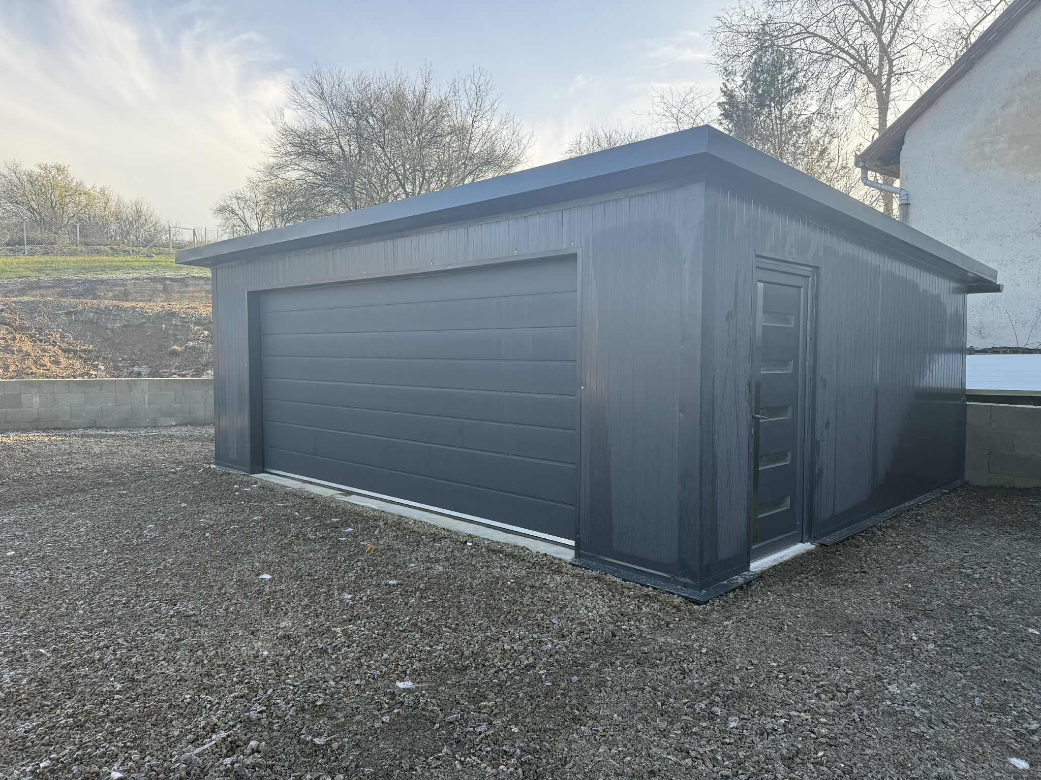 ANTRACIT szendvicspanel garázs 42m2
