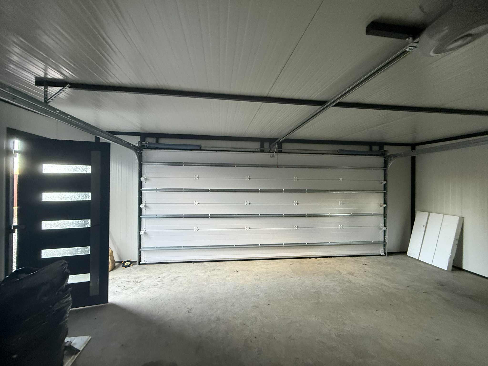 ANTRACIT szendvicspanel garázs 42m2