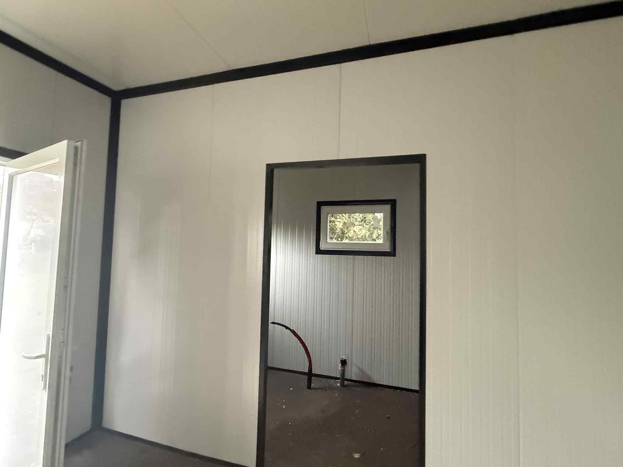 Szendvicspanel Garázs tároló 60m2 3 db kialakított helyiséggel 