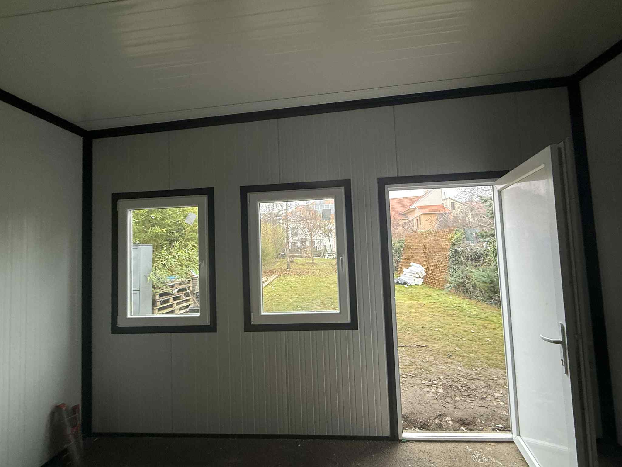 Szendvicspanel Garázs tároló 60m2 3 db kialakított helyiséggel 