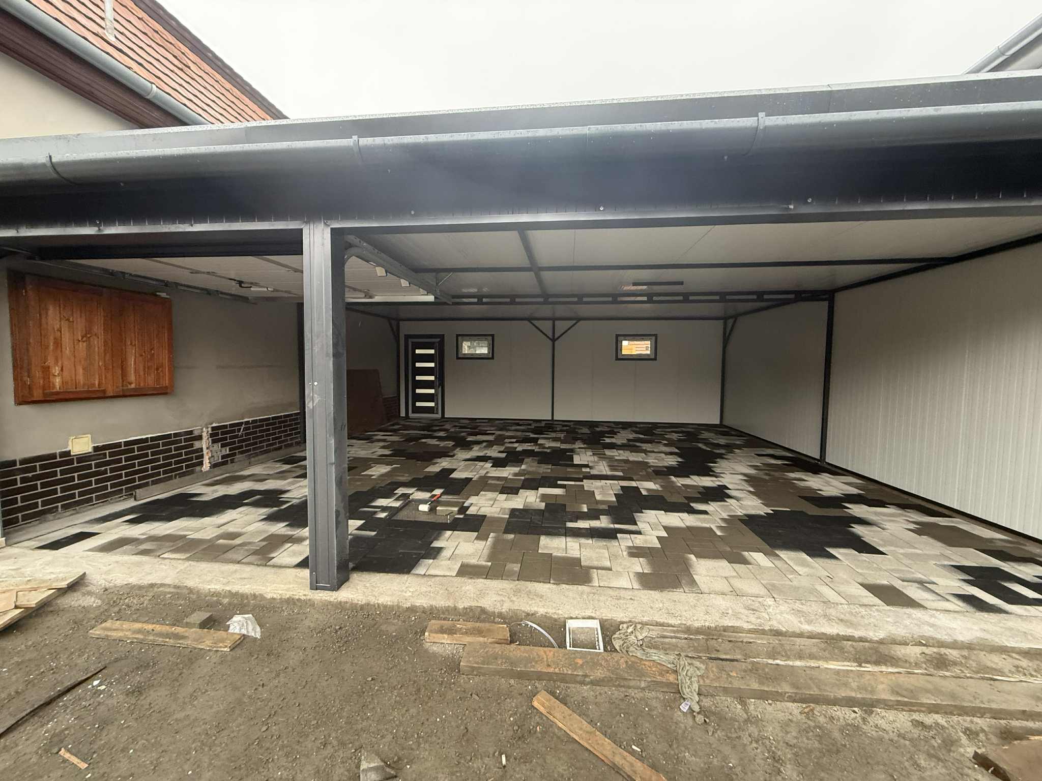  Háromállásos Garázs RAL 7016 antracit színben  64m2