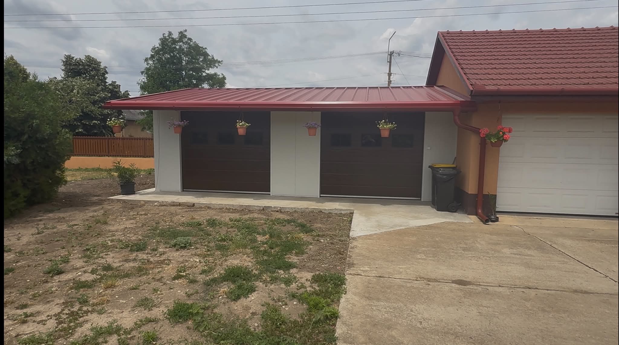  Nyeregtetős szendvicspanel dupla garázs 40m2