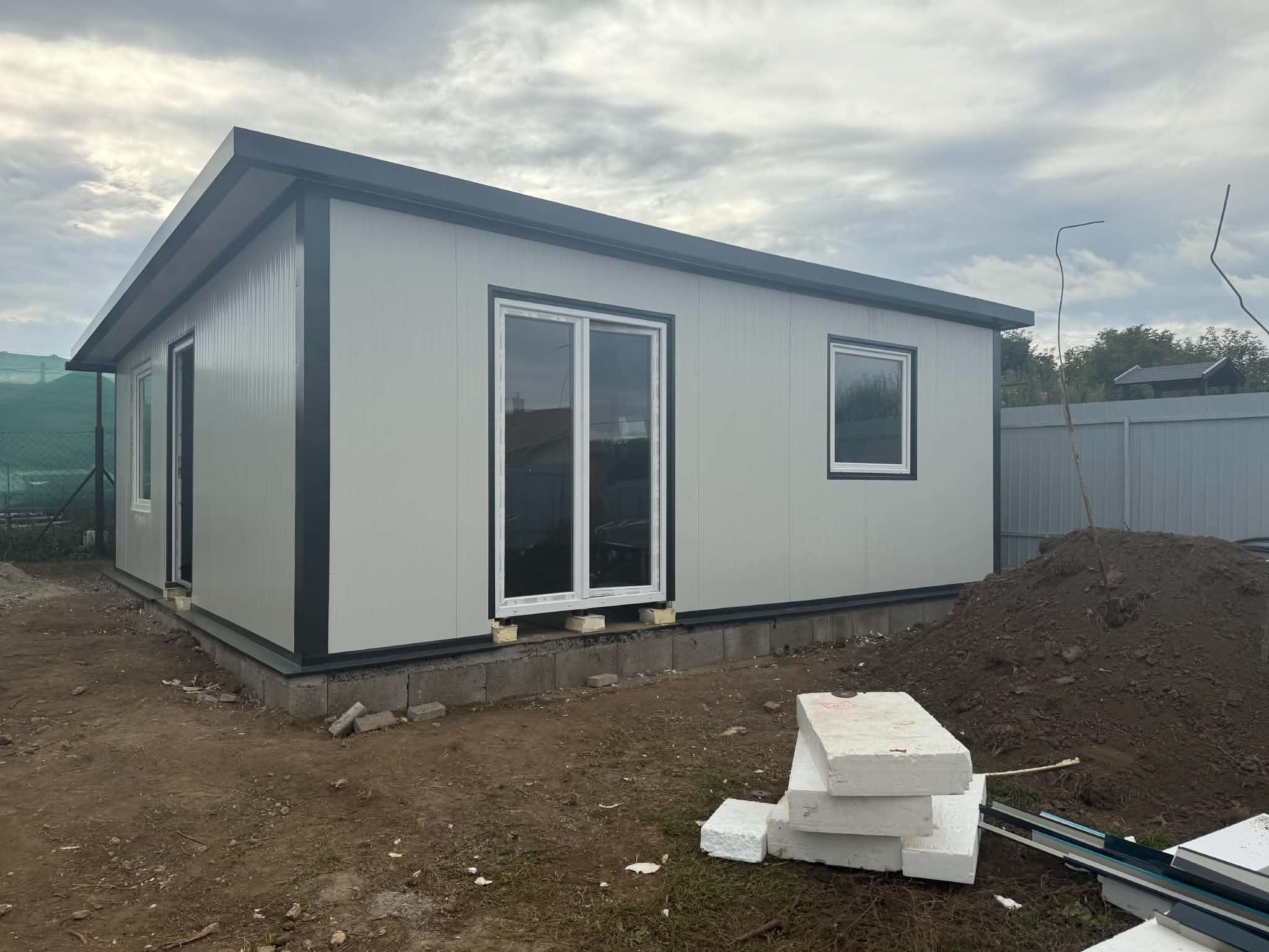 Szendvicspanel melléképület 49m2